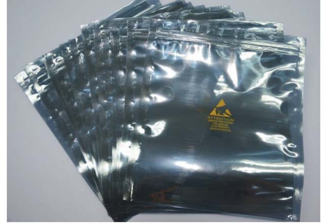 ESD shielding bag with zipper